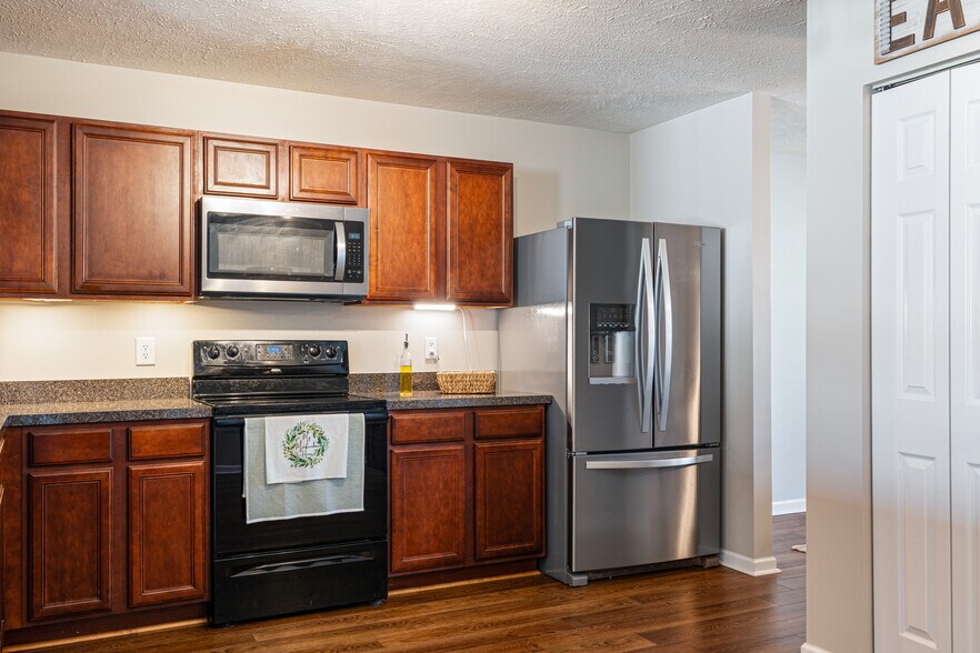 Kitchen - 3636 Blaze Dr