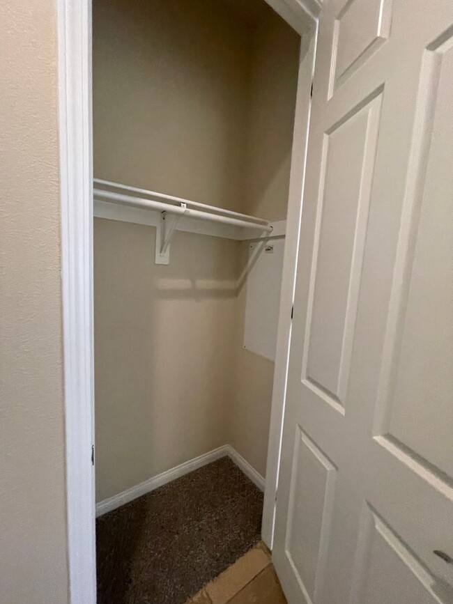 Building Photo - Apple Valley-Del Web Home, 2 Bedrooms,2 Ba...