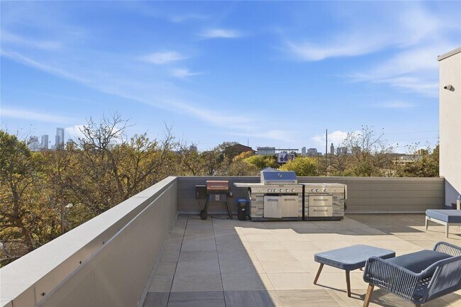 Building Photo - 2213 Poquito St