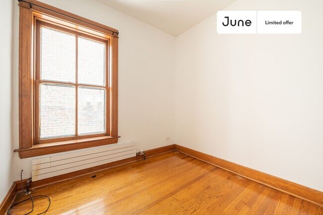Building Photo - 3508 N Sheffield Ave