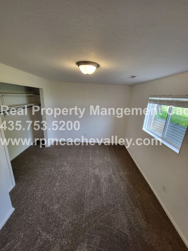 Building Photo - 2662 N 370 E