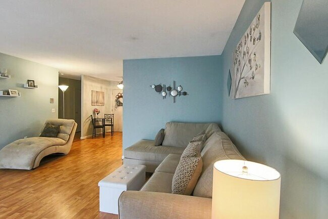 Building Photo - 9 Strawberry Bank Rd