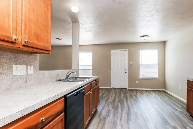 Building Photo - 21202 Linden House Ct