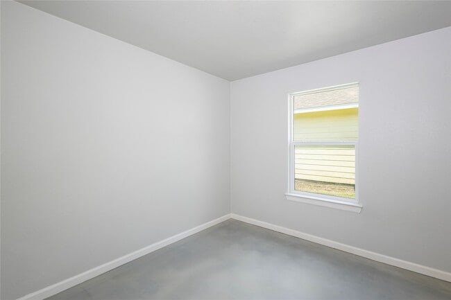 Building Photo - 634 Luke St