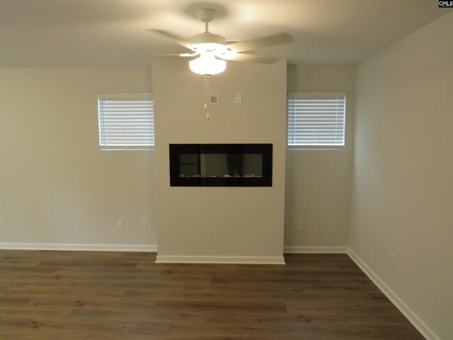 Building Photo - 427 Nutsedge Ct