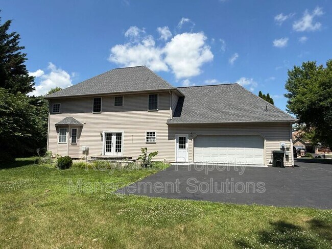 Building Photo - 104 Buckingham Pl