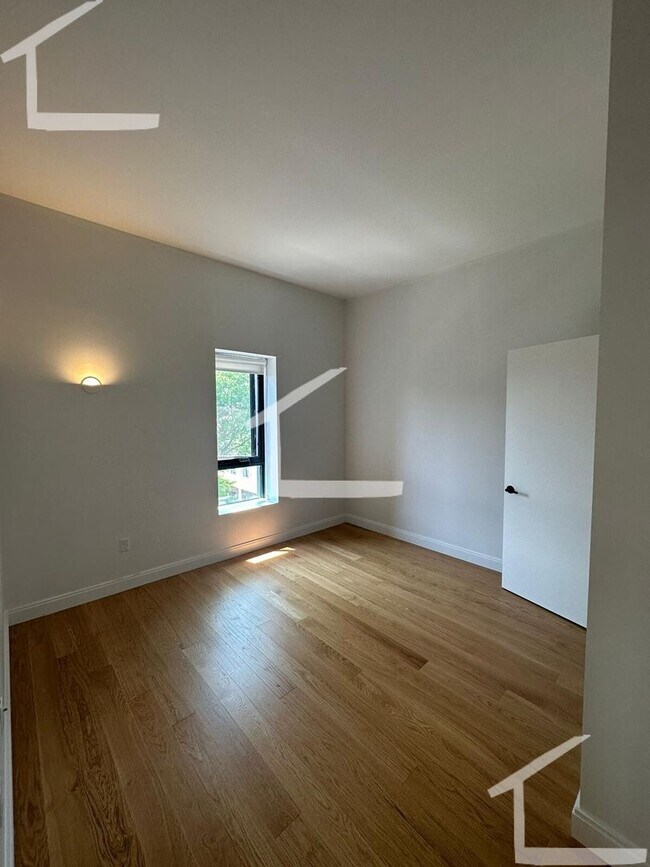 Building Photo - Large 3 Bedroom at Coolidge Corner, Heat, ...
