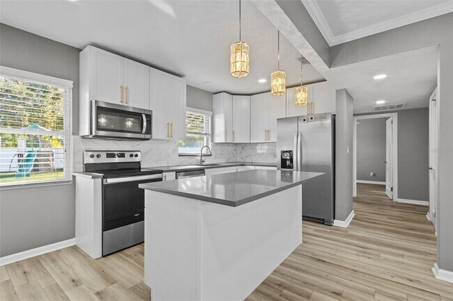 Building Photo - 2302 S Thixton Ct