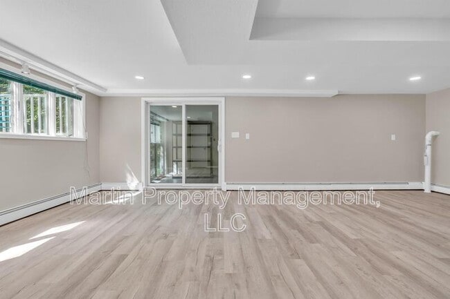 Building Photo - 606A Springs Rd