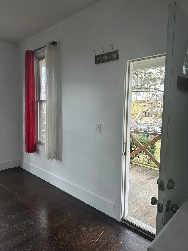 Building Photo - 14 Fairview Pl
