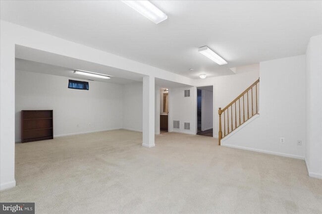 Building Photo - 8863 Flatbush Ct