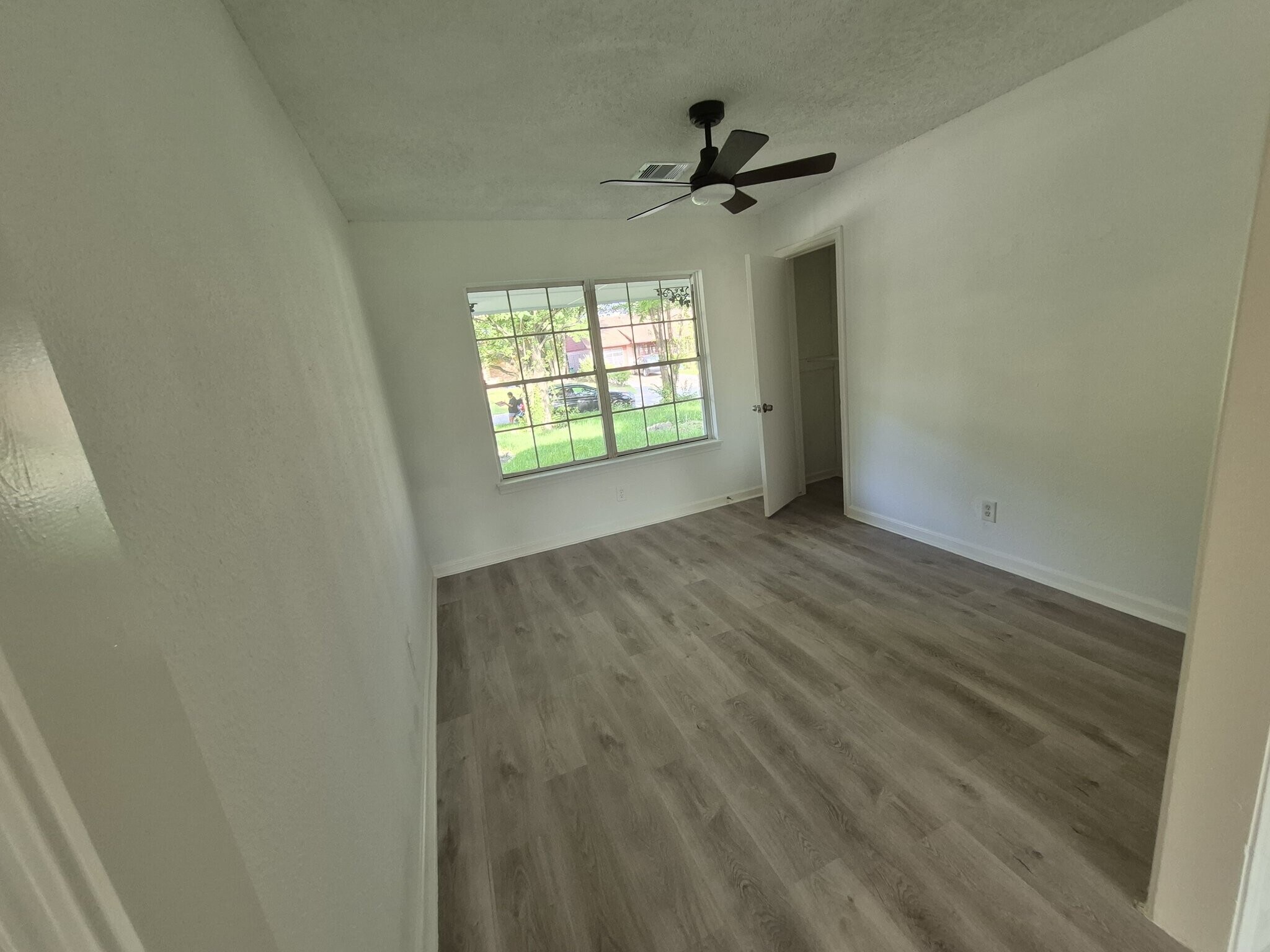 Building Photo - 10221 Bretton Dr