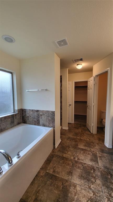 Building Photo - 2026 Silverwater Ct