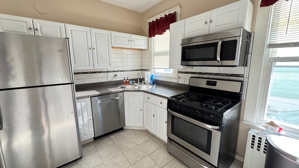 Building Photo - 15 W Erie St