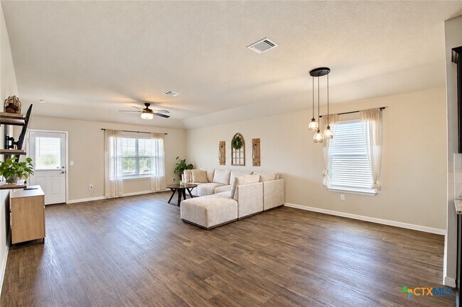 Building Photo - 105 Harlan Dr