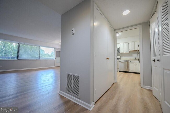 Building Photo - 3713 S George Mason Dr