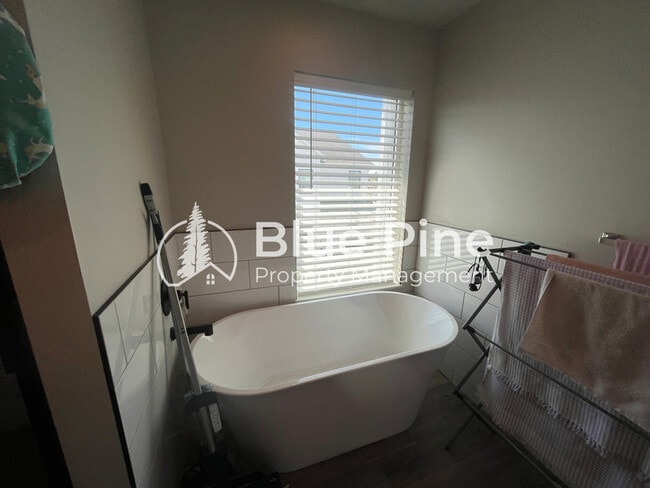 Building Photo - 2886 Sunburst Dr