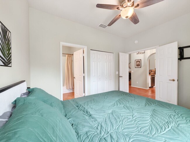 Building Photo - 2 Bed + Flex, 2 Bath Fully Furnished Annual Rental