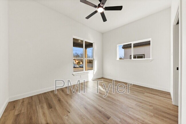 Building Photo - 1279 Bonham St