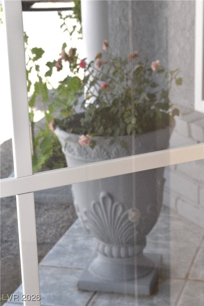 Building Photo - 6889 Beverly Glen Ave