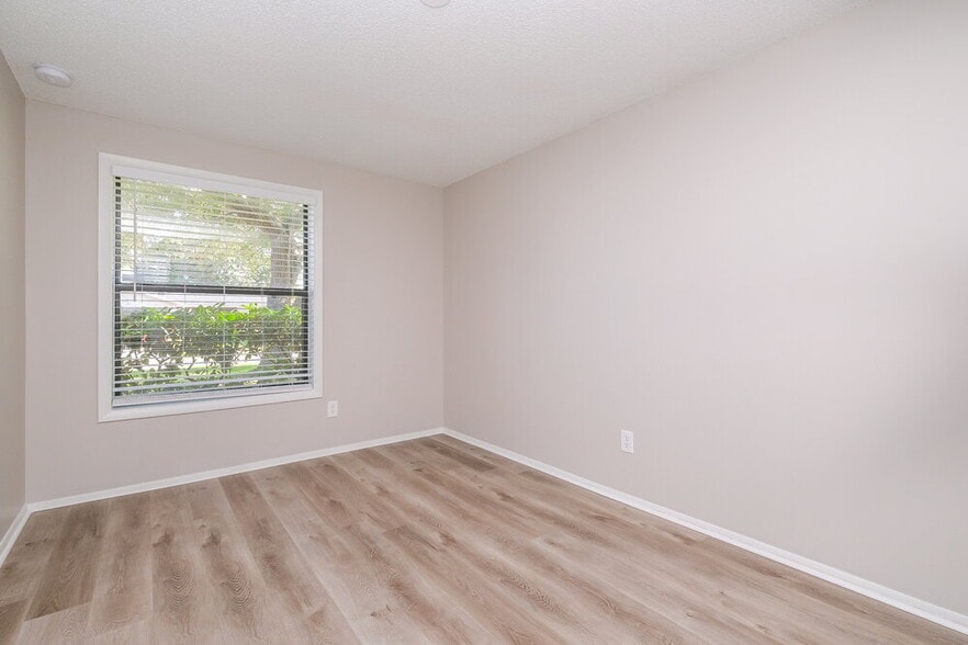 Building Photo - 662 Timber Bay Cir W