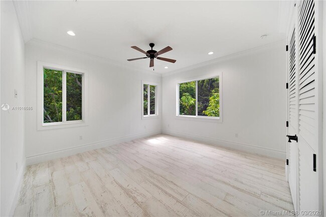 Building Photo - 2 Flamingo Hammock Rd