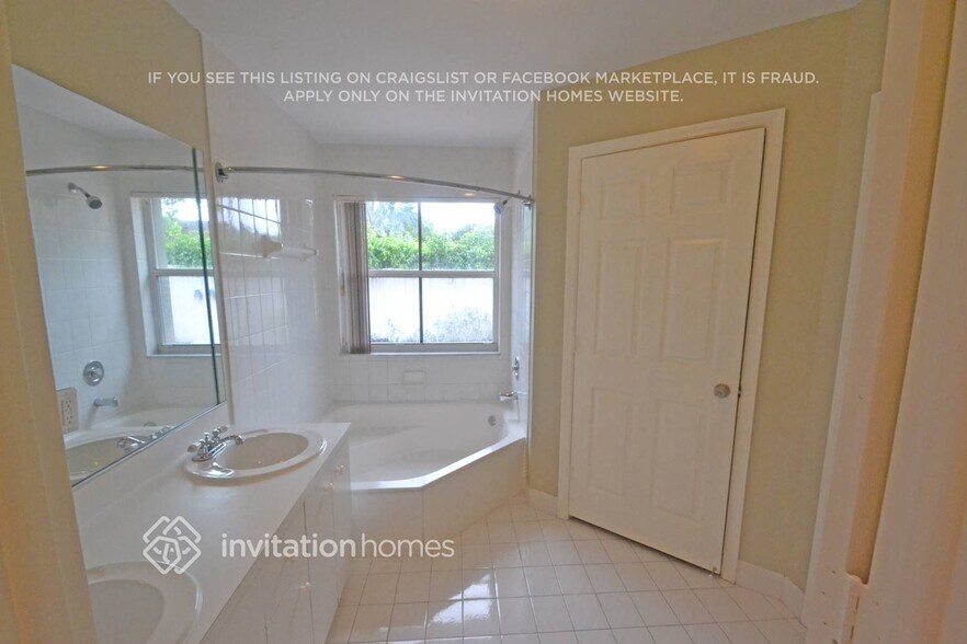 Building Photo - 8210 SW 163rd Pl