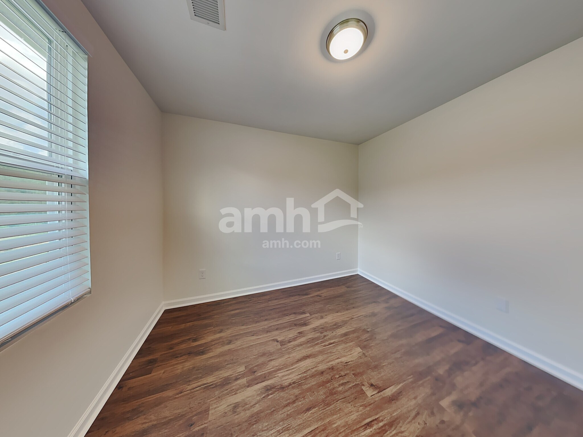 Building Photo - 204 Castlebrook Dr