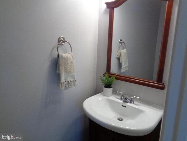 Building Photo - 612 Kittendale Cir