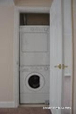 Building Photo - 168 Newton St