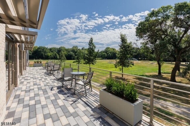 Building Photo - 1181 Morris Ave