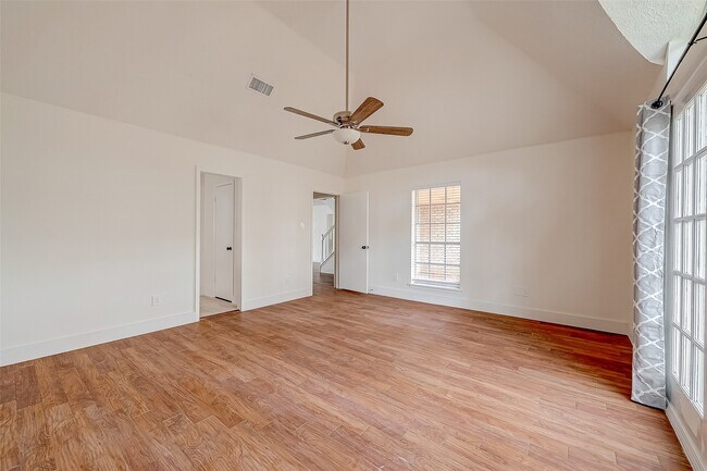 Building Photo - 934 Goldfinch Ave