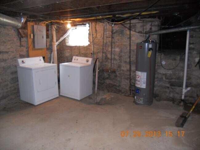 Building Photo - 2346 East Ave