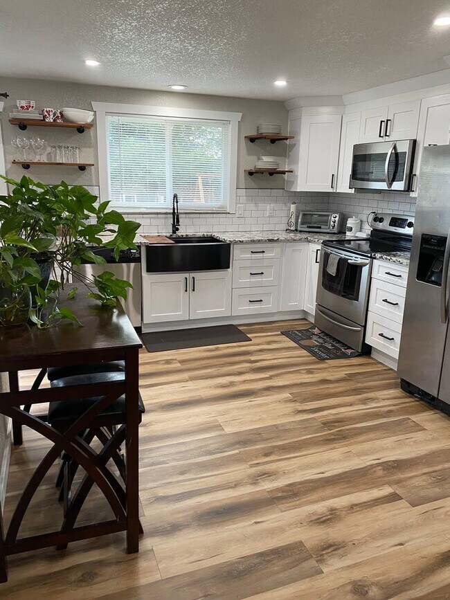 Building Photo - Spacious Ranch in Top School District – Mo...