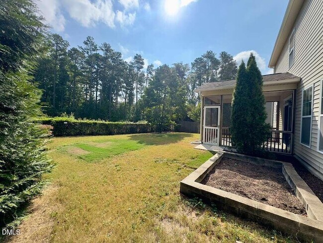 Building Photo - 4008 Vallonia Dr