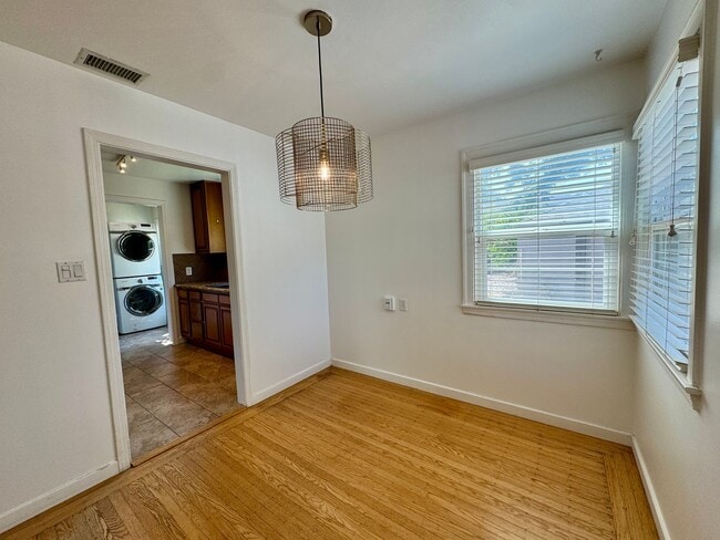Building Photo - Charming Home Available Now!