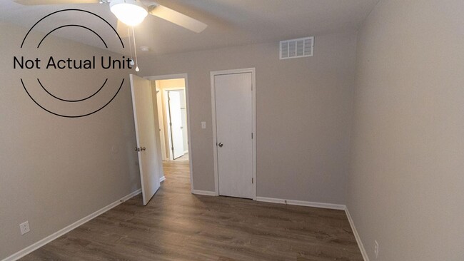 Building Photo - 7220 N Moberly Dr