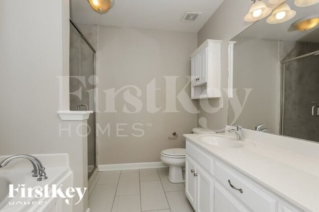 Building Photo - 2260 Dewey Dr