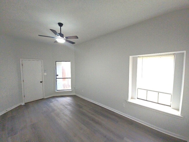 Building Photo - 8718 Roaring Point Dr