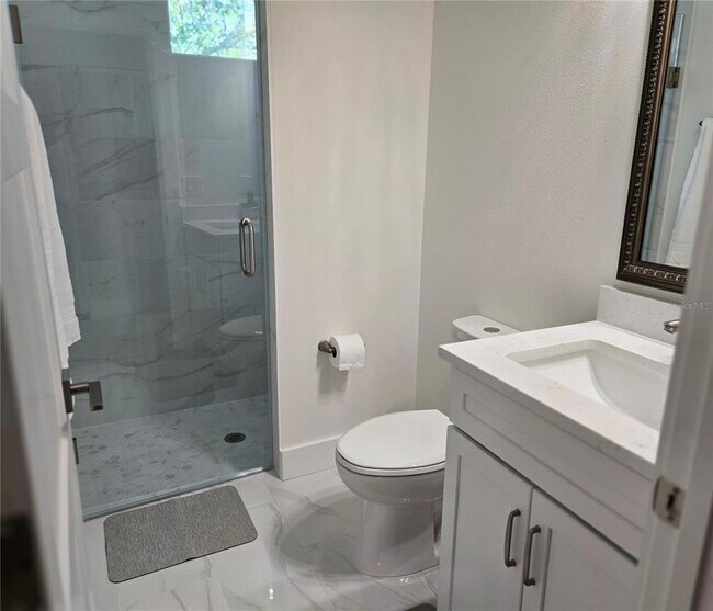 Building Photo - 106 Lake Dr