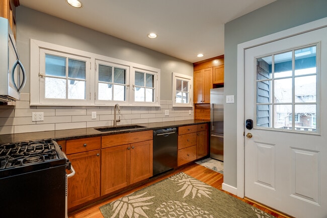 Building Photo - 126 Mahrt Ave