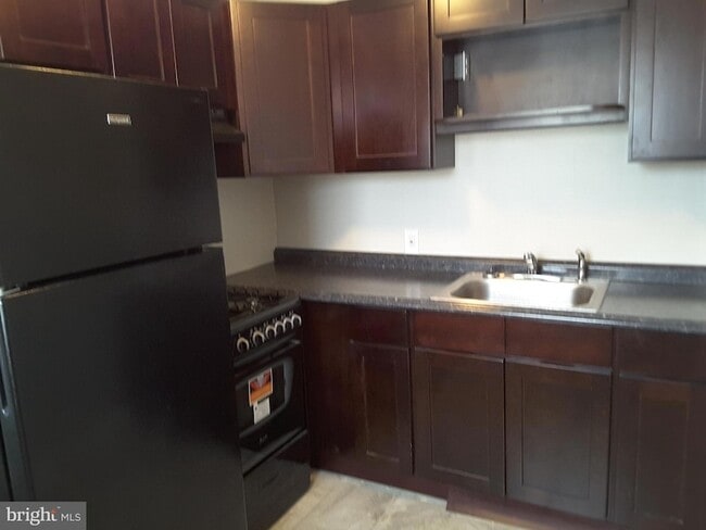 Building Photo - 1226 Hellerman St