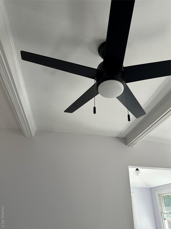 Building Photo - 33 Goldenrod Ave