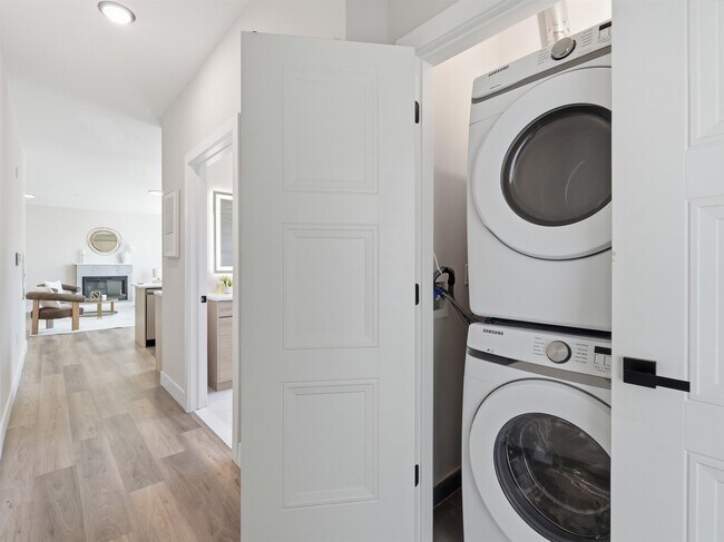 Building Photo - 304 61st St