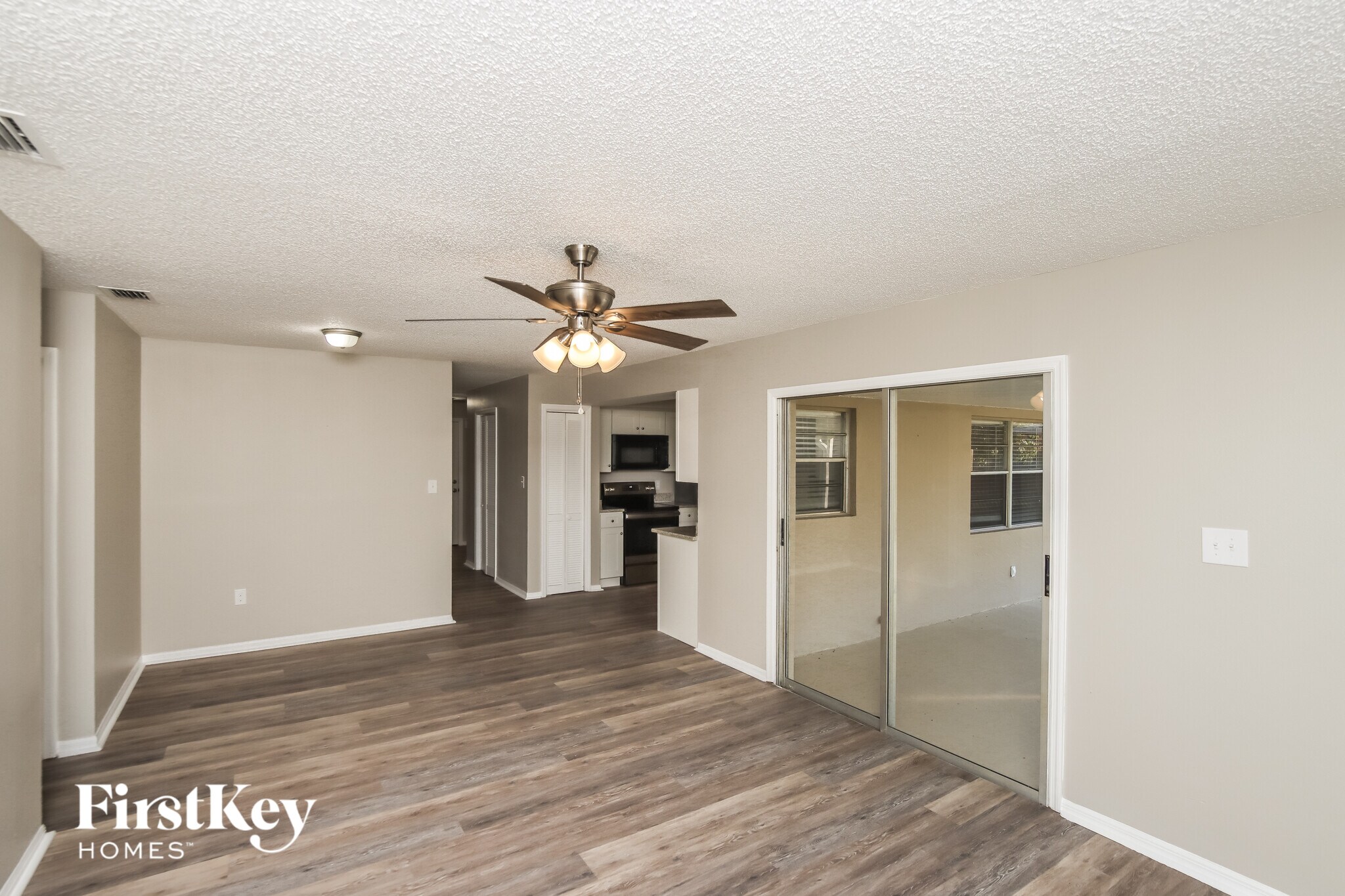 Building Photo - 2027 Beekman St NE