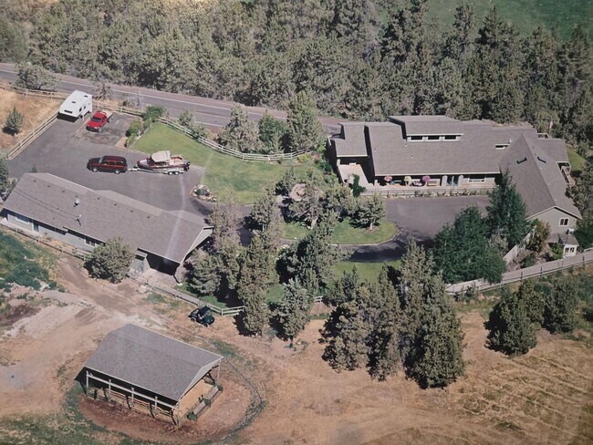 Building Photo - Stunning Views, Executive Home in Equestri...