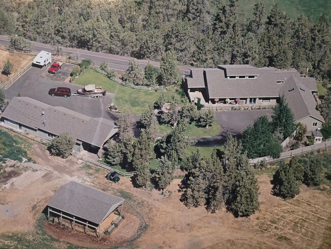 Building Photo - Stunning Views, Executive Home in Equestrian Meadows Redmond