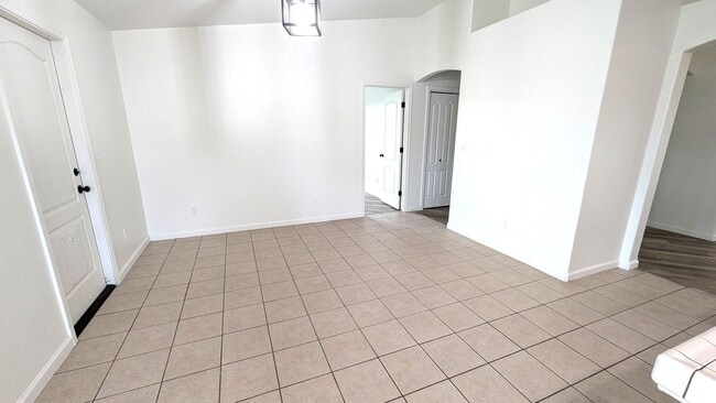 Building Photo - Beautiful 3 bedroom 2 Bath on Large Corner Lot