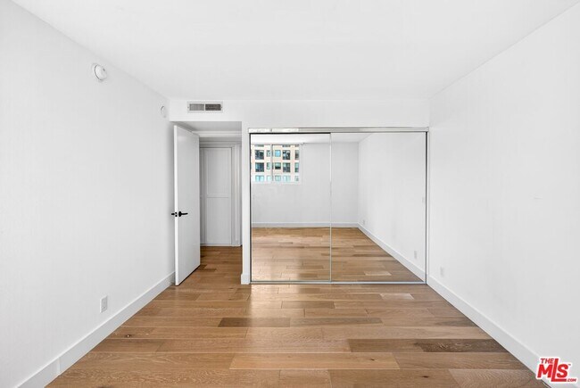 Building Photo - 10535 Wilshire Blvd