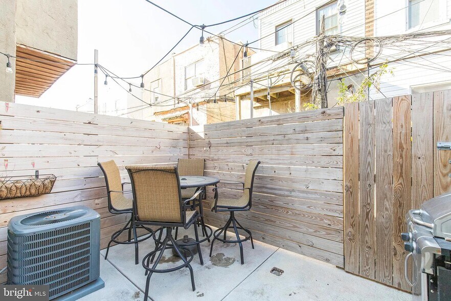 Building Photo - 1808 S Chadwick St